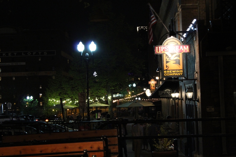旧市场(Old Market)，餐馆集中的地方，夜生活(主要指吃晚宴加散步)较热闹的地方。